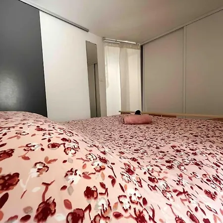 Calme Et Chaleureux Avec Stationnement Gratuit Apartment