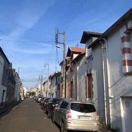 Calme Et Chaleureux Avec Stationnement Gratuit * Nantes