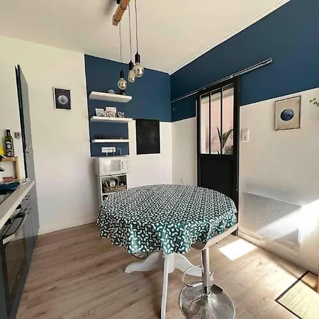 Calme Et Chaleureux Avec Stationnement Gratuit Apartment